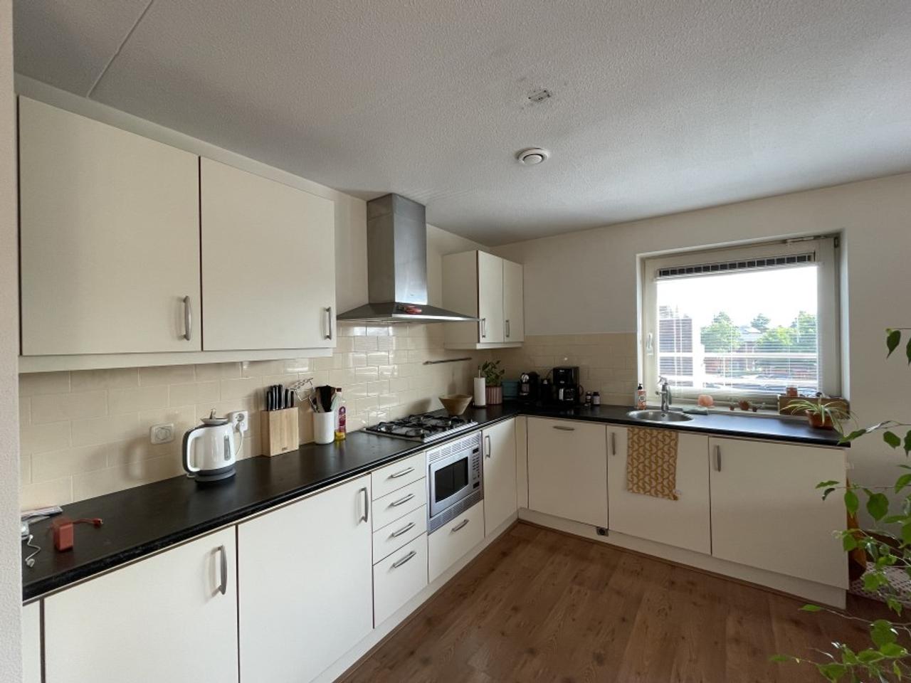 Bright 2-Bedroom Apartment with Parking in Deventer - Image 3