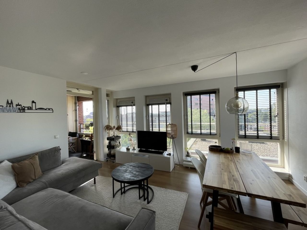 Maisonette with two balconies and garage - Image 3