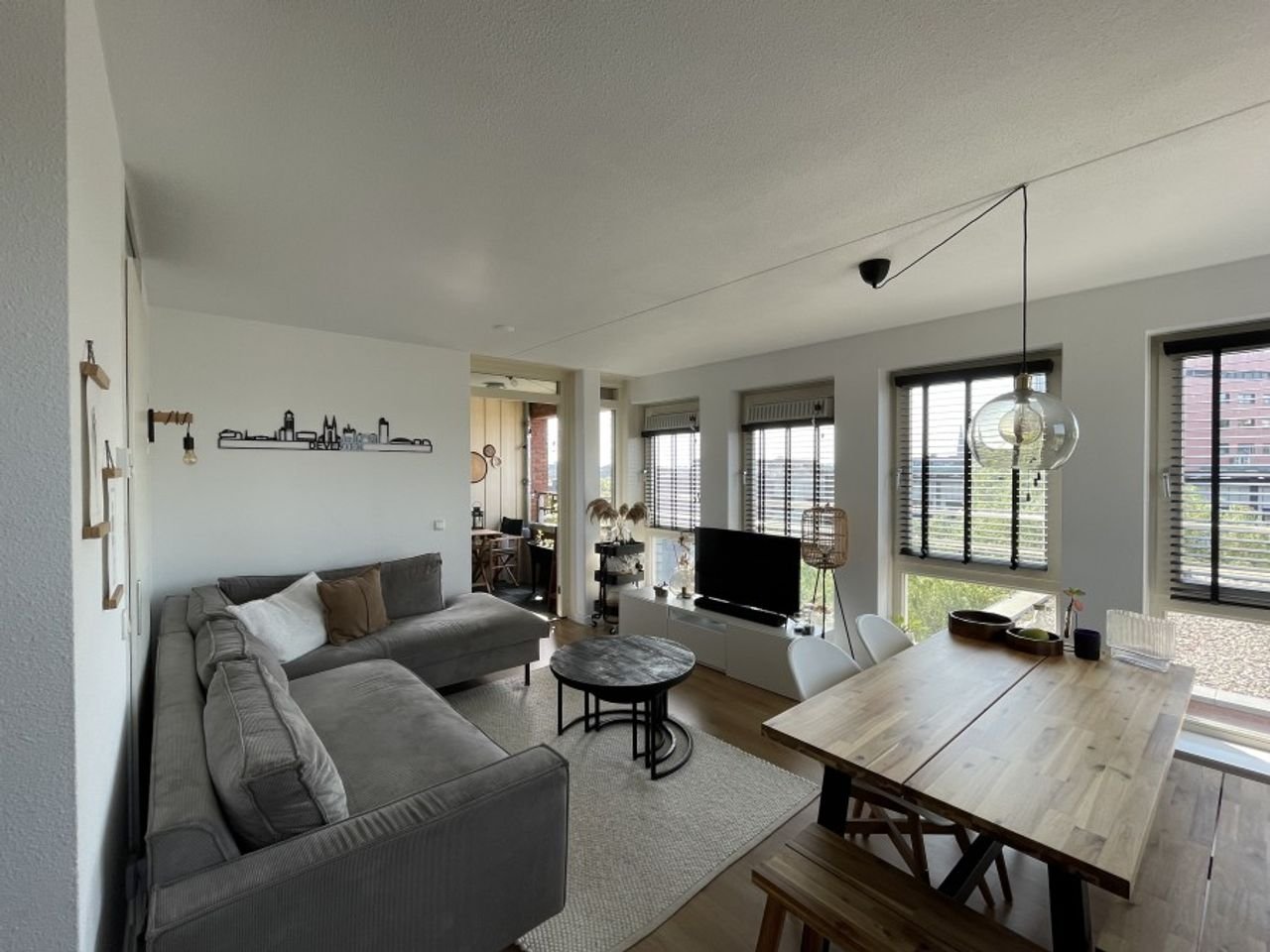 Maisonette with two balconies and garage - Image 2