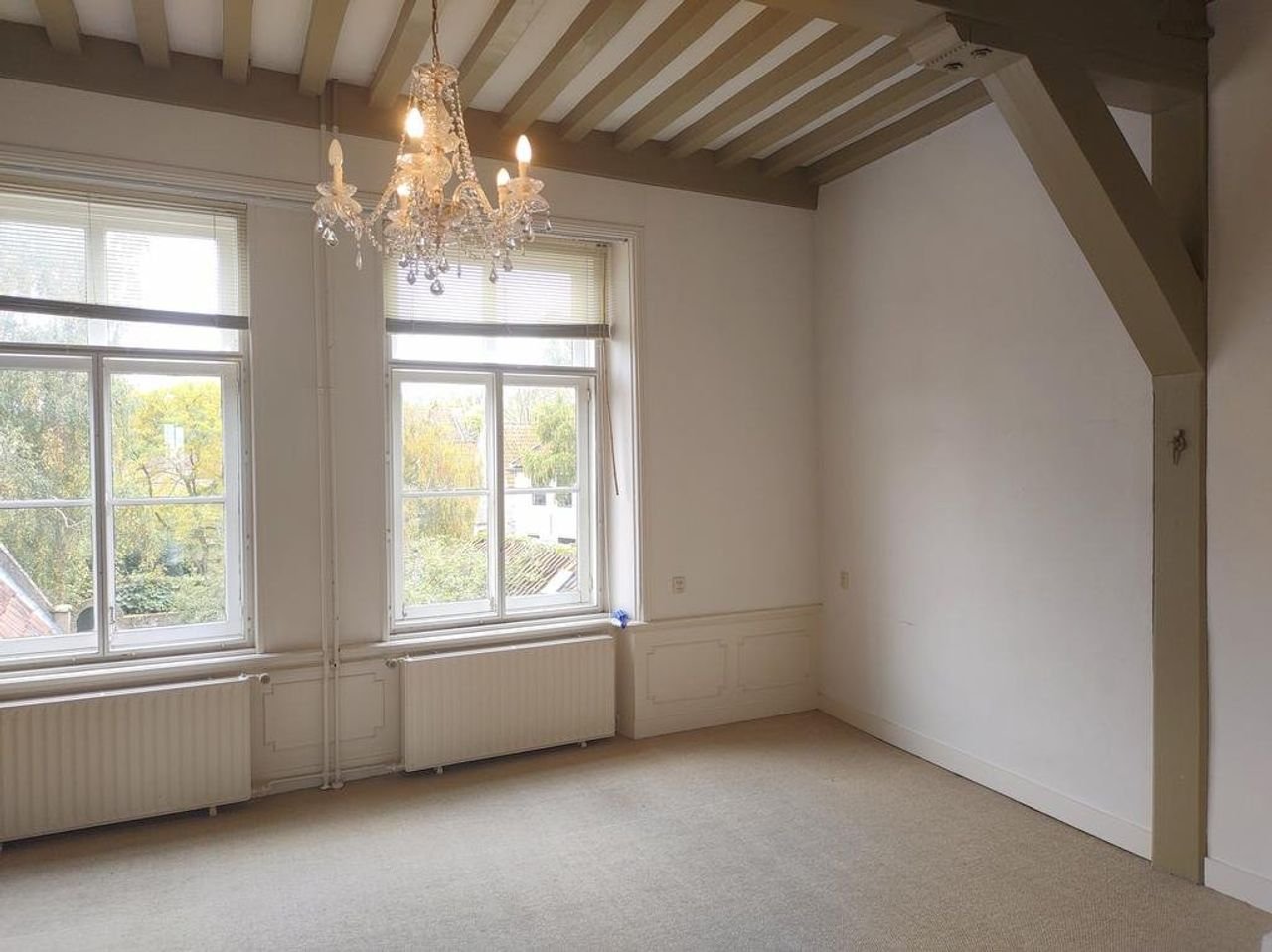 Monumental townhouse by the harbor - Image 7