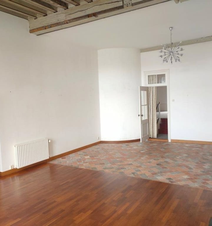 Monumental townhouse by the harbor - Image 3