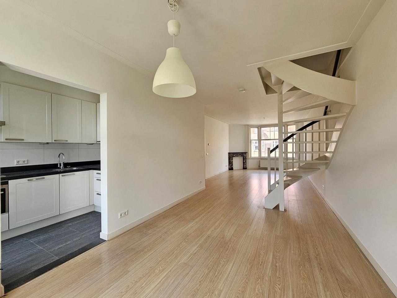 100 m², 3 bedrooms & south-facing balcony - Image 3