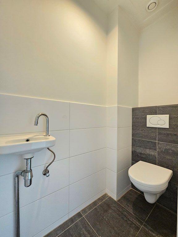 100 m², 3 bedrooms & south-facing balcony - Image 12