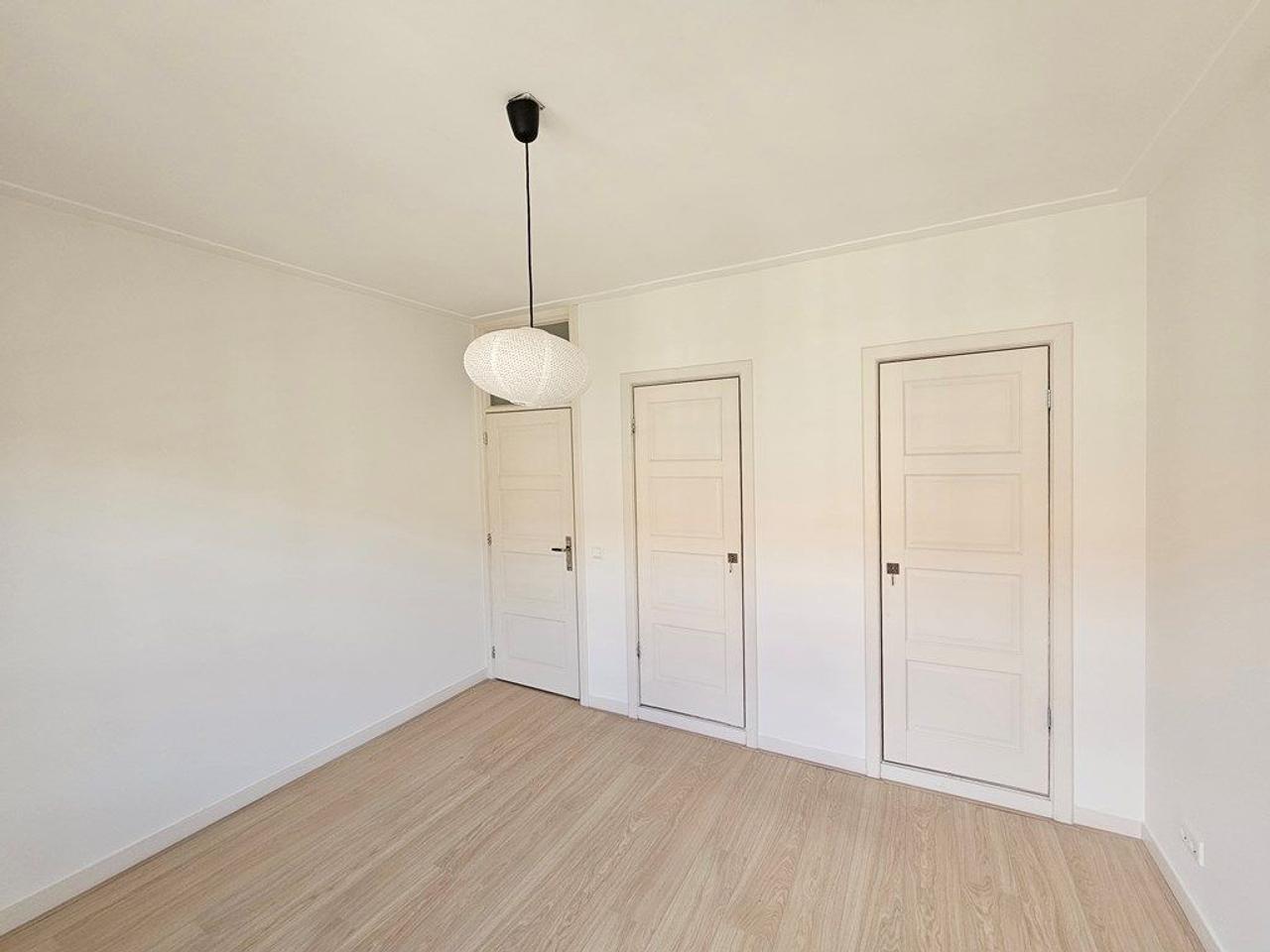 100 m², 3 bedrooms & south-facing balcony - Image 14