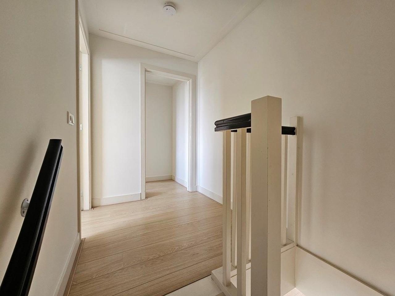 100 m², 3 bedrooms & south-facing balcony - Image 15