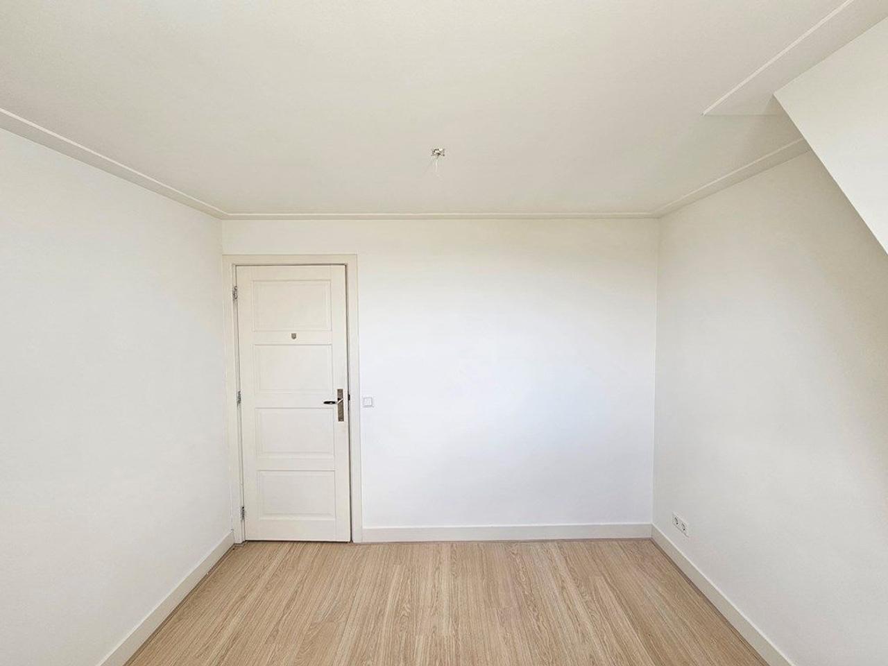 100 m², 3 bedrooms & south-facing balcony - Image 17