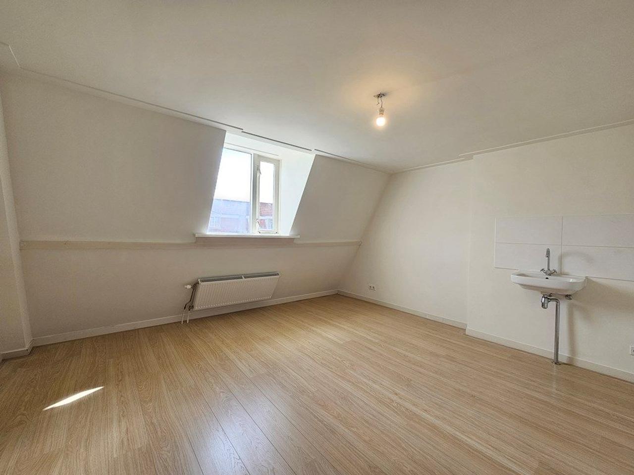 100 m², 3 bedrooms & south-facing balcony - Image 18