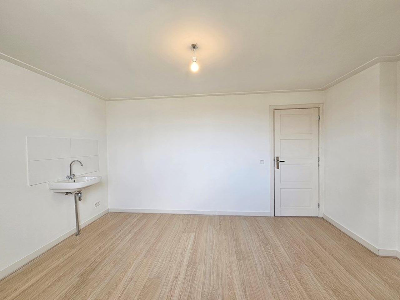 100 m², 3 bedrooms & south-facing balcony - Image 19