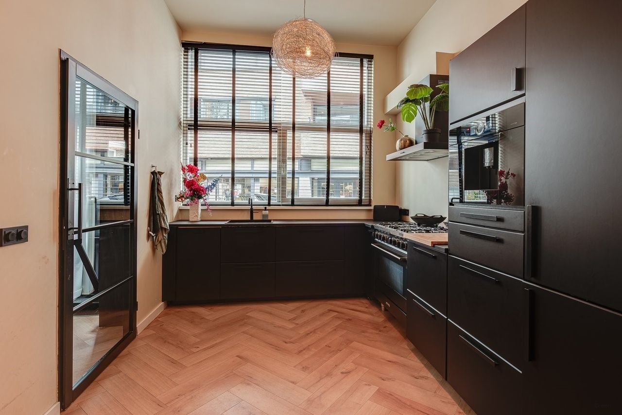 Split-level apartment with roof terrace in city center - Image 6