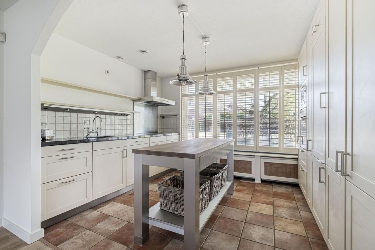 Spacious family home with garden in Ypenburg - Image 7