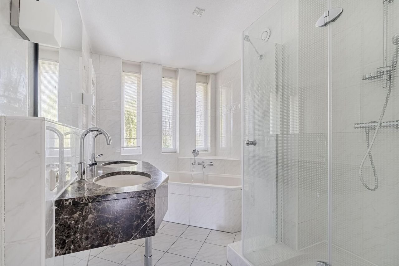 Spacious family home with garden in Ypenburg - Image 21