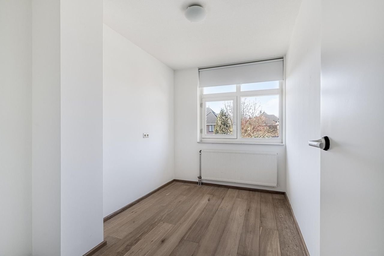 Spacious family home with garden in Ypenburg - Image 18