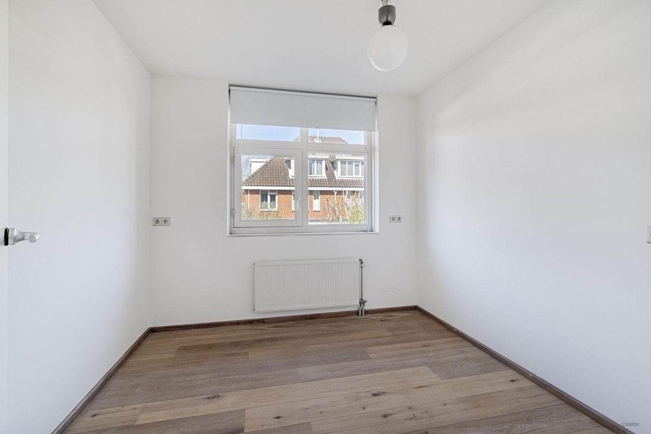 Spacious family home with garden in Ypenburg - Image 15