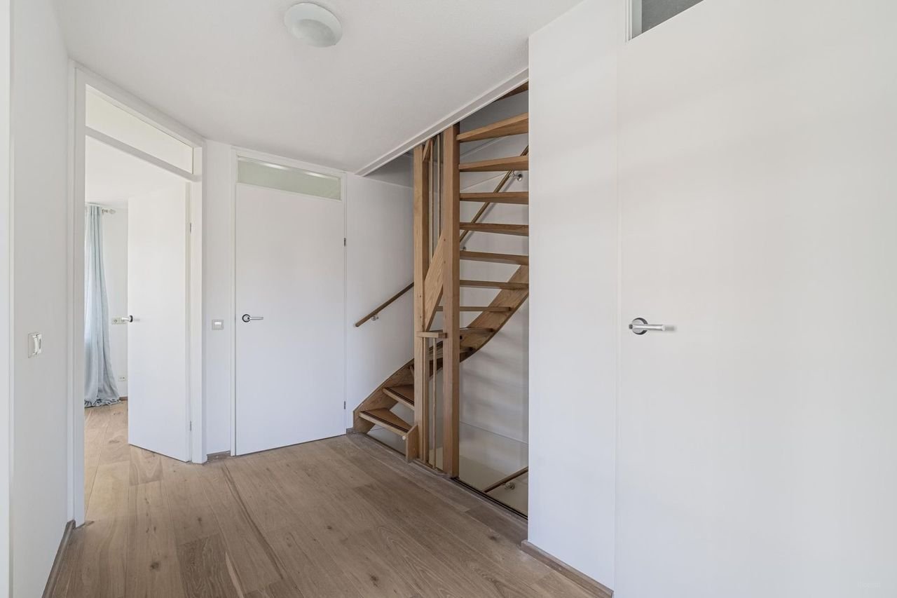 Spacious family home with garden in Ypenburg - Image 12