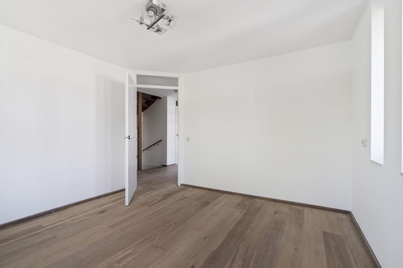 Spacious family home with garden in Ypenburg - Image 14