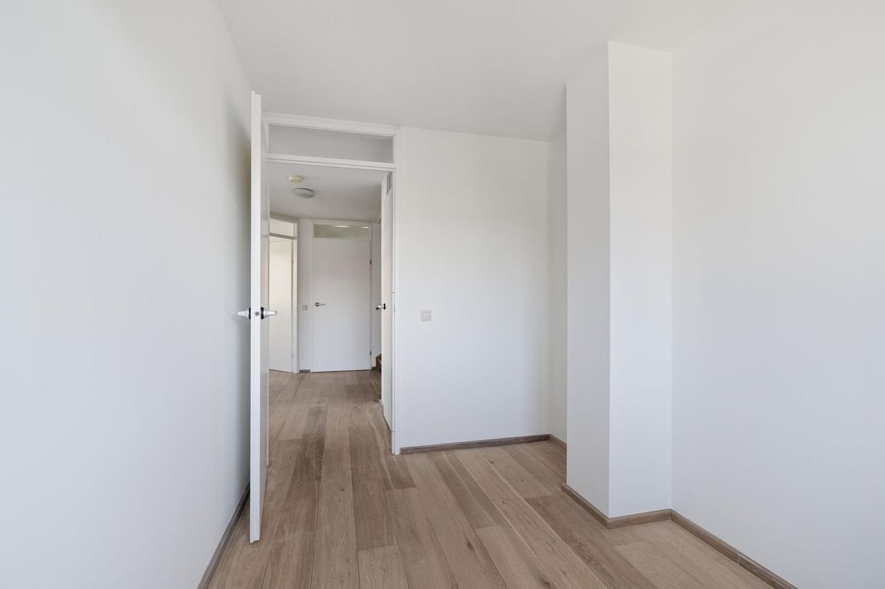 Spacious family home with garden in Ypenburg - Image 19
