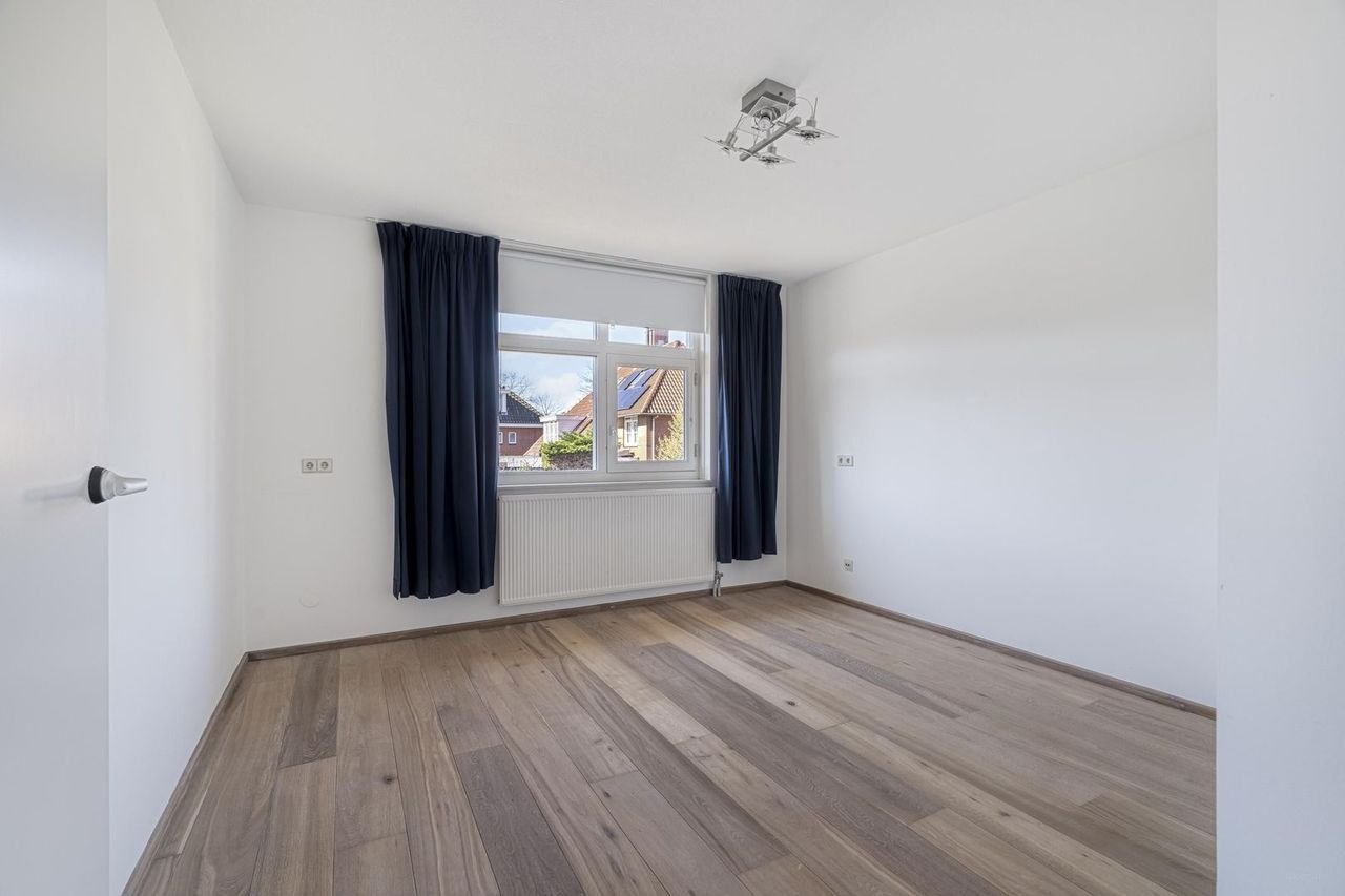 Spacious family home with garden in Ypenburg - Image 16