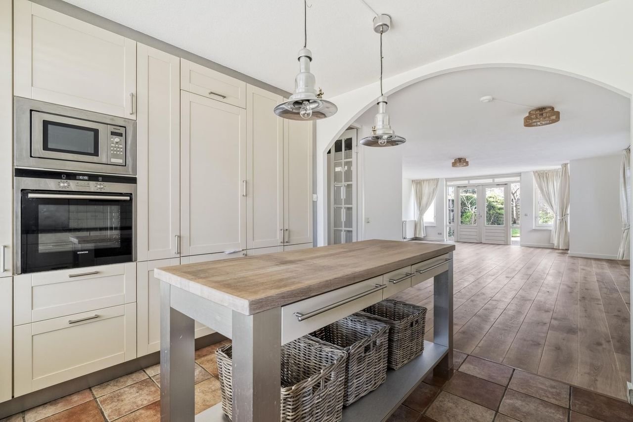 Spacious family home with garden in Ypenburg - Image 9
