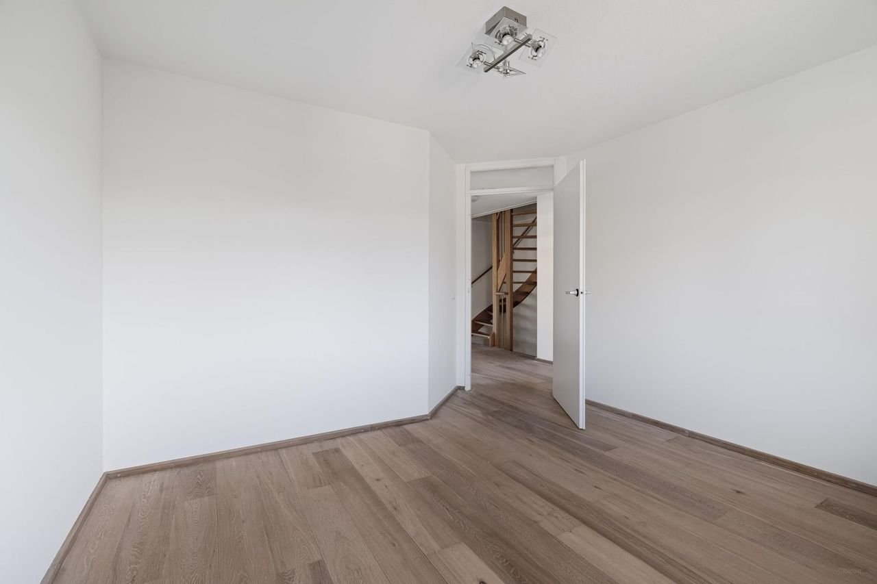 Spacious family home with garden in Ypenburg - Image 17