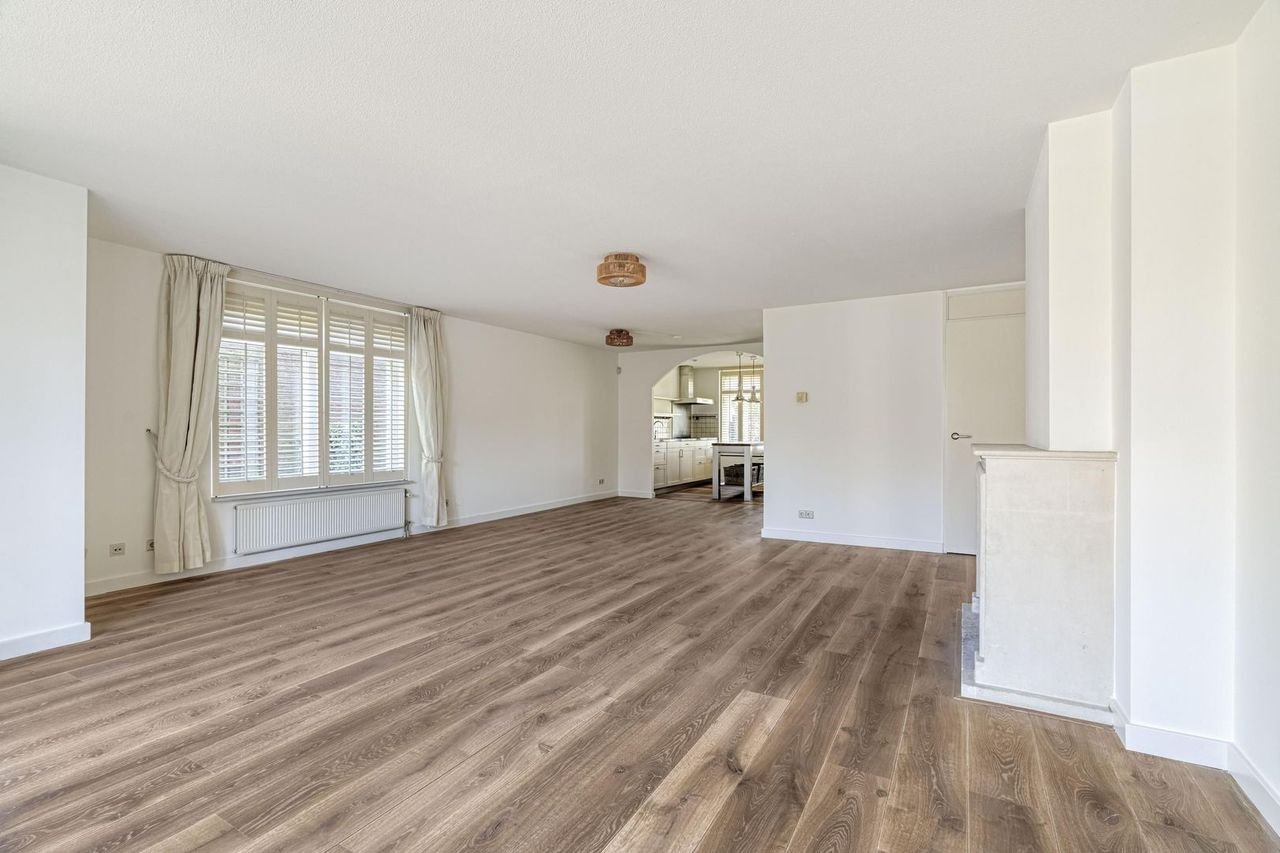 Spacious family home with garden in Ypenburg - Image 6