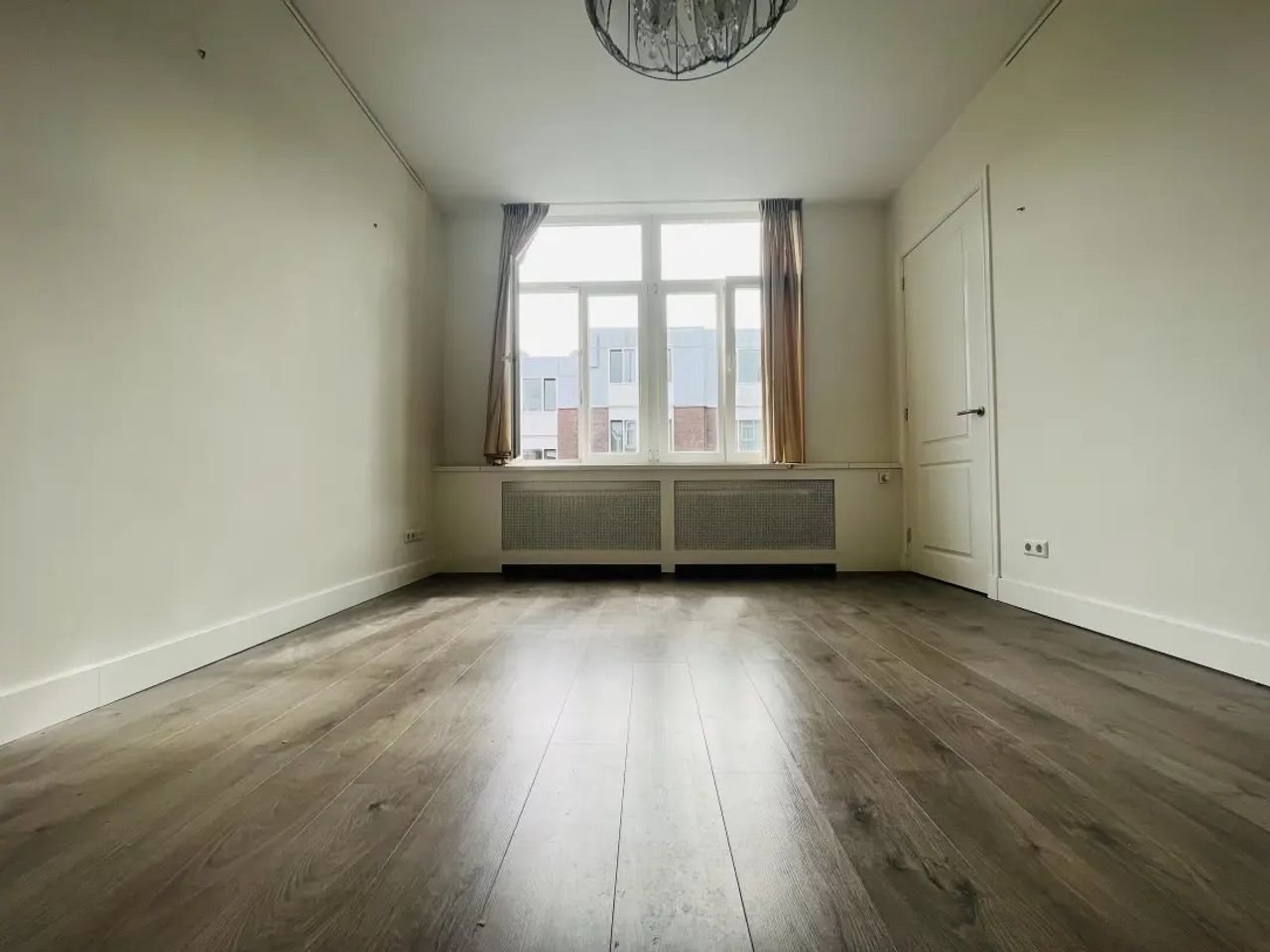 2-kamer woning aan de groene Essenburgsingel - Afbeelding 1
