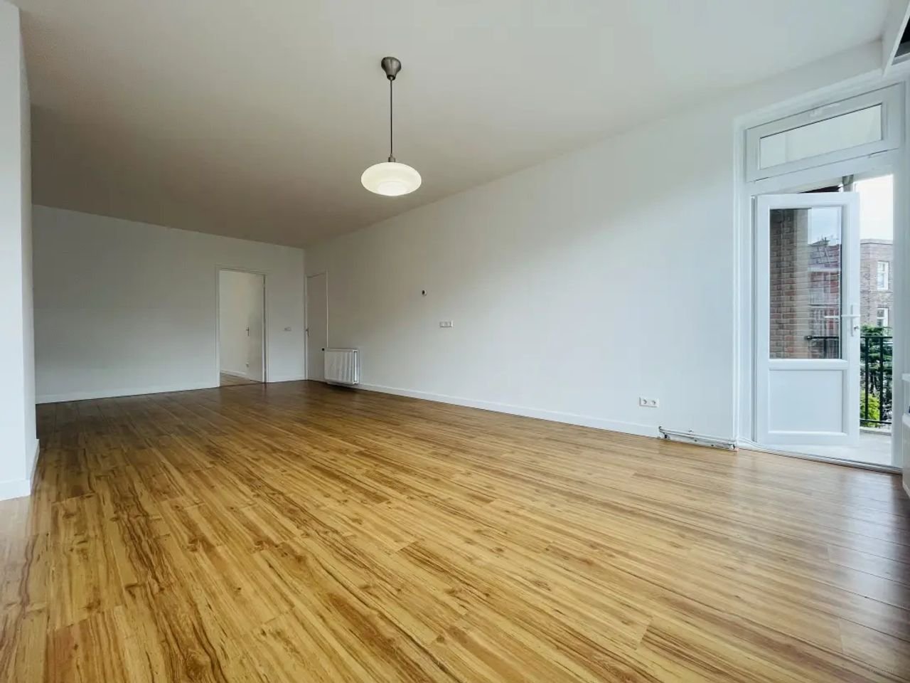 Licht 4-kamer appartement in Bezuidenhout - Afbeelding 1