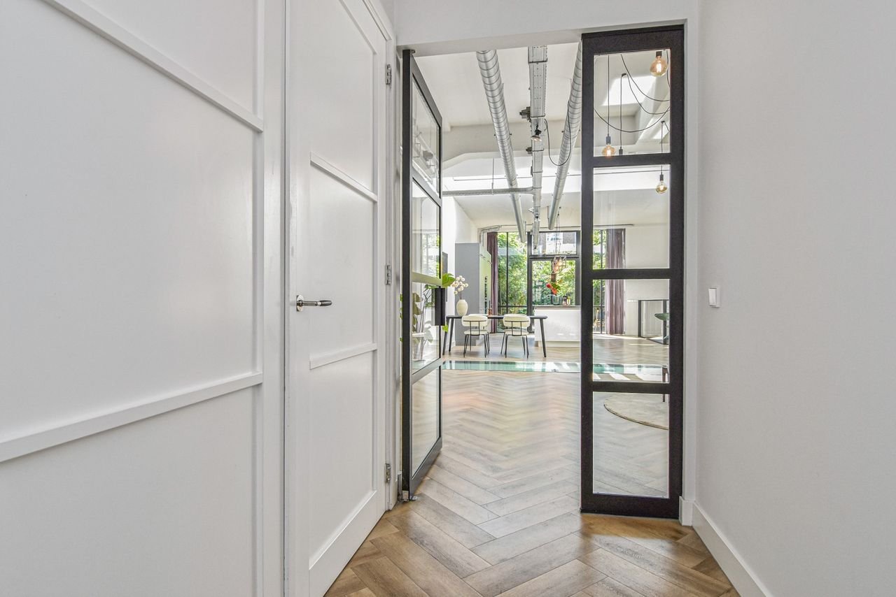 Double ground-floor apartment with southwest-facing garden - Image 2