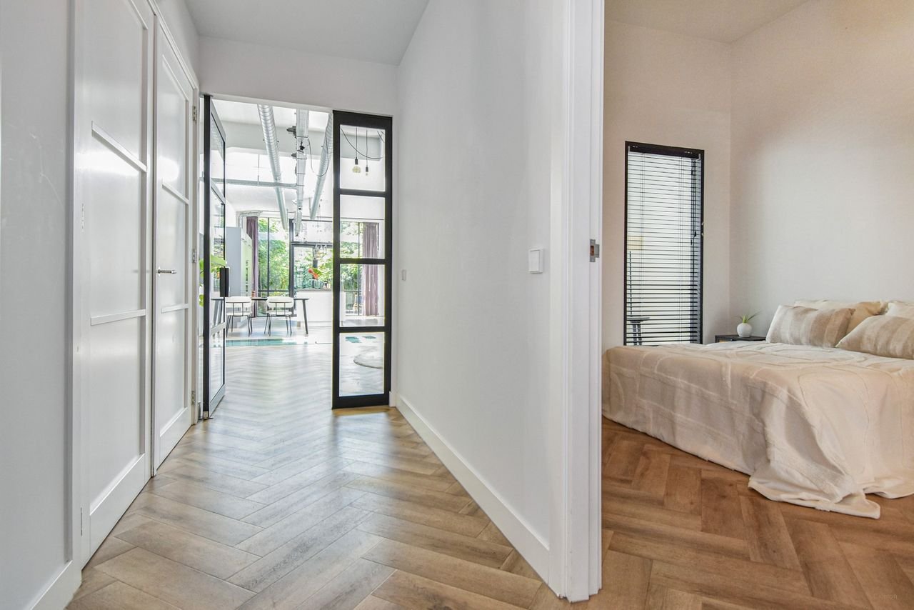 Double ground-floor apartment with southwest-facing garden - Image 4