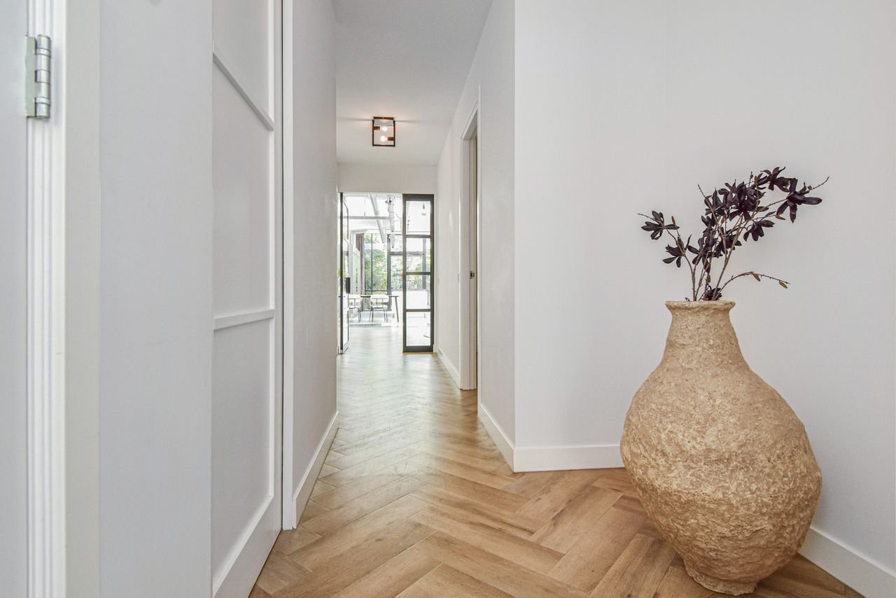 Double ground-floor apartment with southwest-facing garden - Image 3