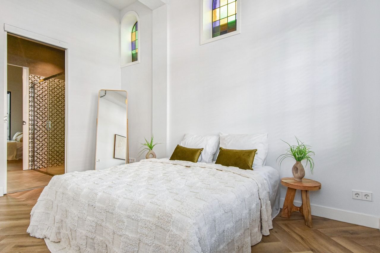 Double ground-floor apartment with southwest-facing garden - Image 9