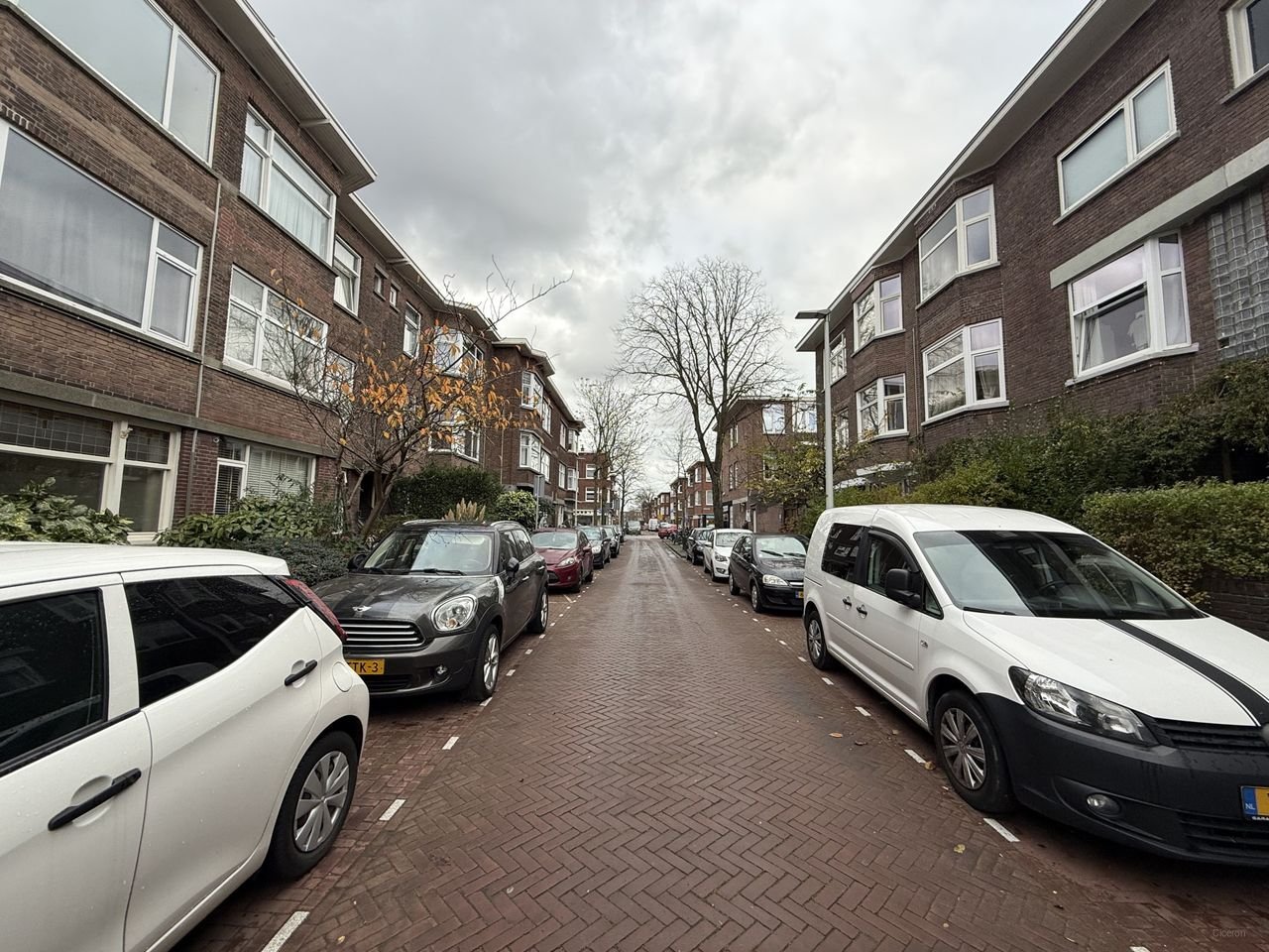 Ground floor apartment with sunny garden - Image 18