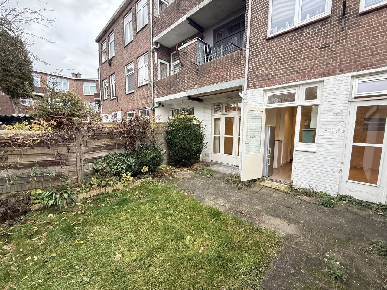 Ground floor apartment with sunny garden - Image 14