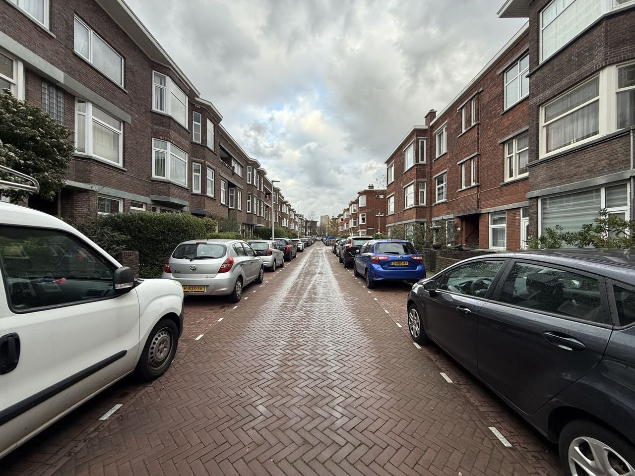 Ground floor apartment with sunny garden - Image 17