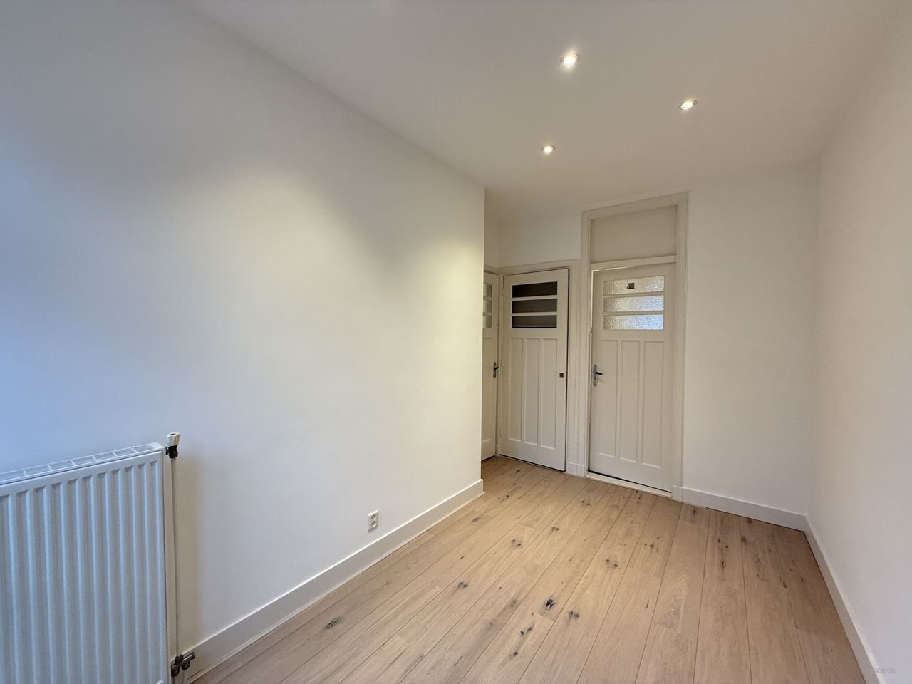 Ground floor apartment with sunny garden - Image 11