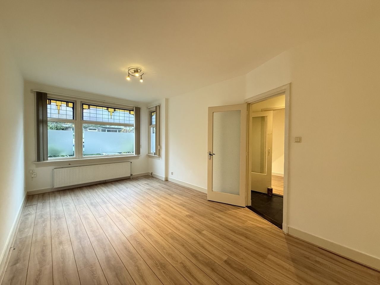 Ground floor apartment with sunny garden - Image 1