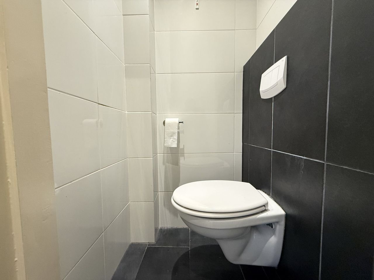 Ground floor apartment with sunny garden - Image 16