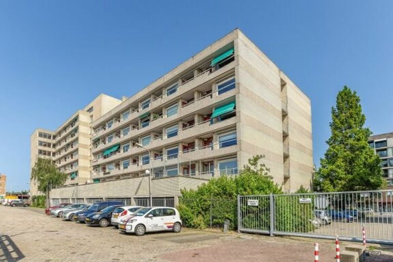 Apartment on Rosenburch in Leiden - Image 2