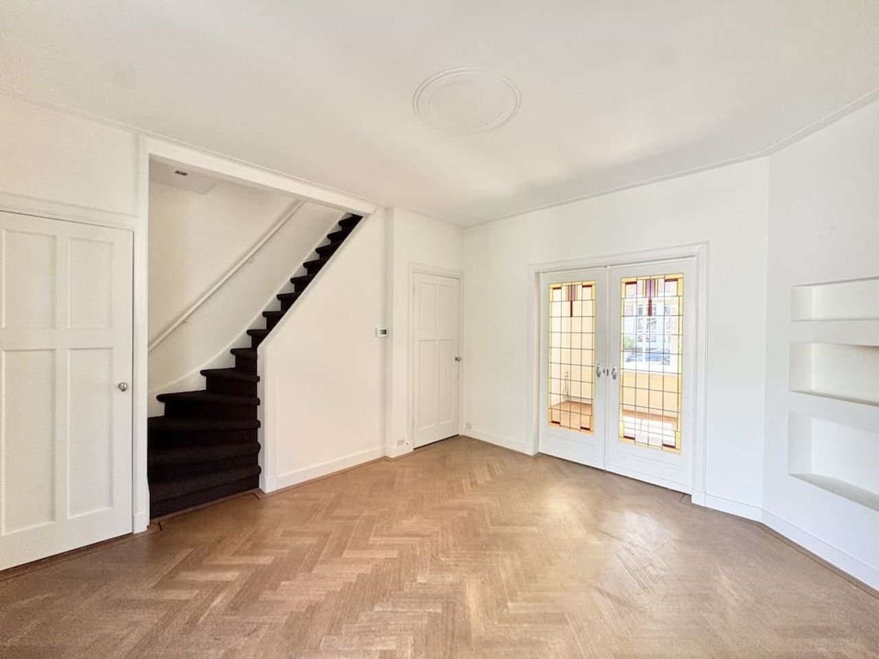3-Bedroom Townhouse with Patio in Naarden - Image 4