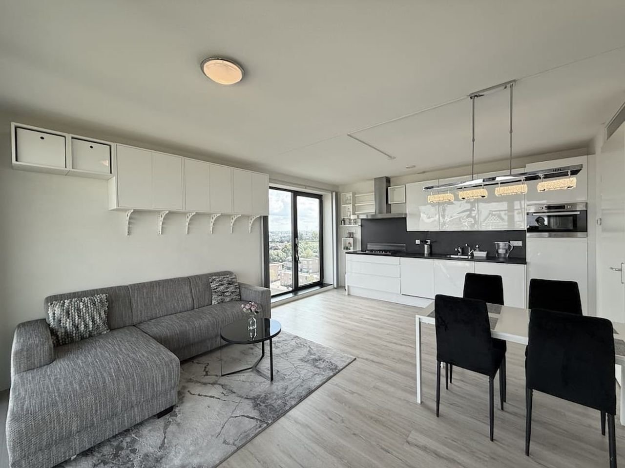 Gemeubileerd 3-kamerappartement met balkon - Afbeelding 2