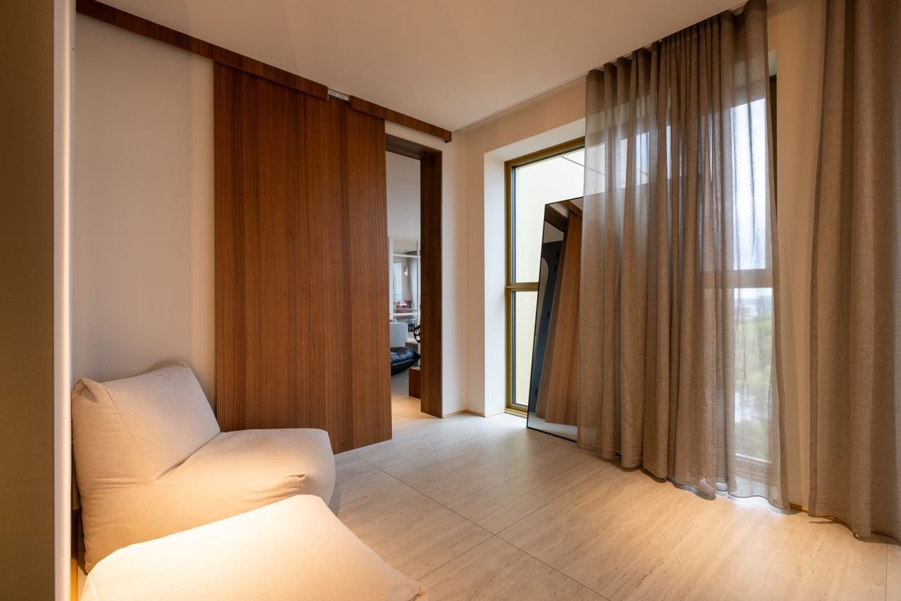 Spacious Penthouse with Maas River View (303 m²) - Image 30