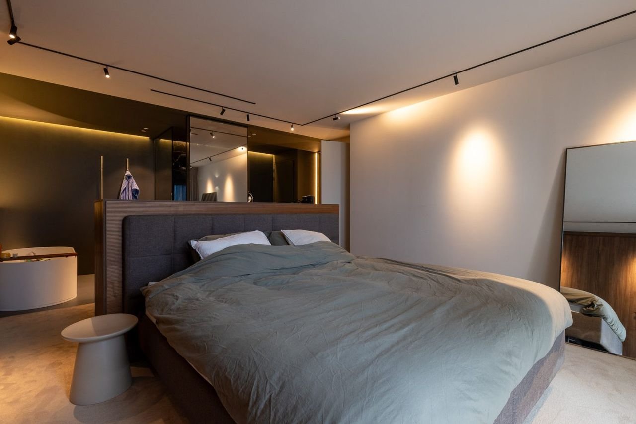 Spacious Penthouse with Maas River View (303 m²) - Image 22