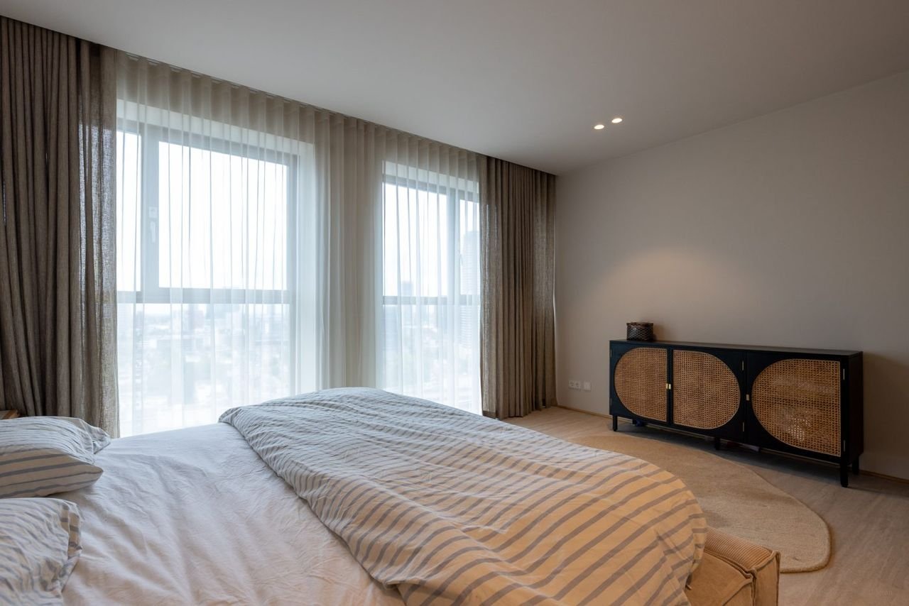 Spacious Penthouse with Maas River View (303 m²) - Image 19