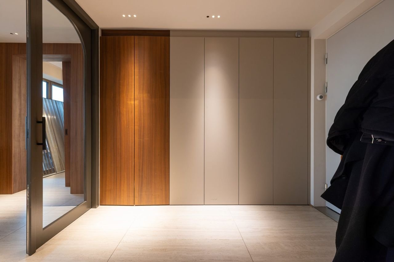 Spacious Penthouse with Maas River View (303 m²) - Image 33