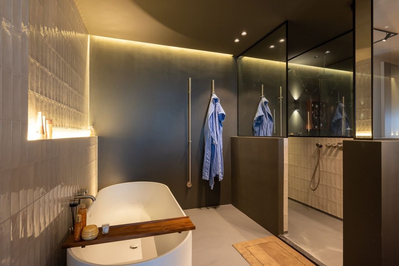 Spacious Penthouse with Maas River View (303 m²) - Image 25