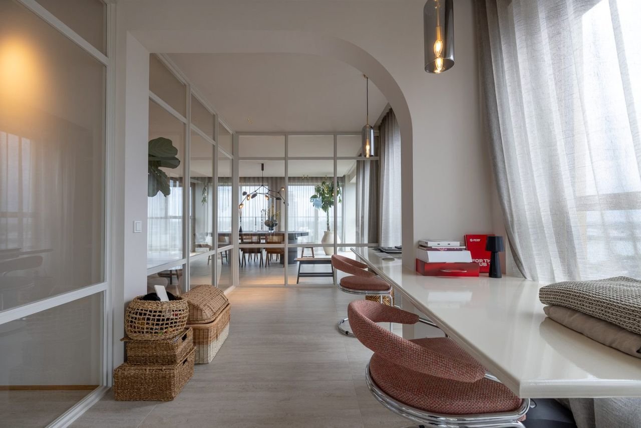 Spacious Penthouse with Maas River View (303 m²) - Image 3