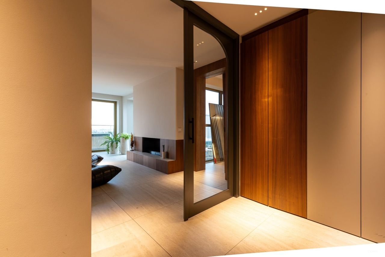 Spacious Penthouse with Maas River View (303 m²) - Image 32
