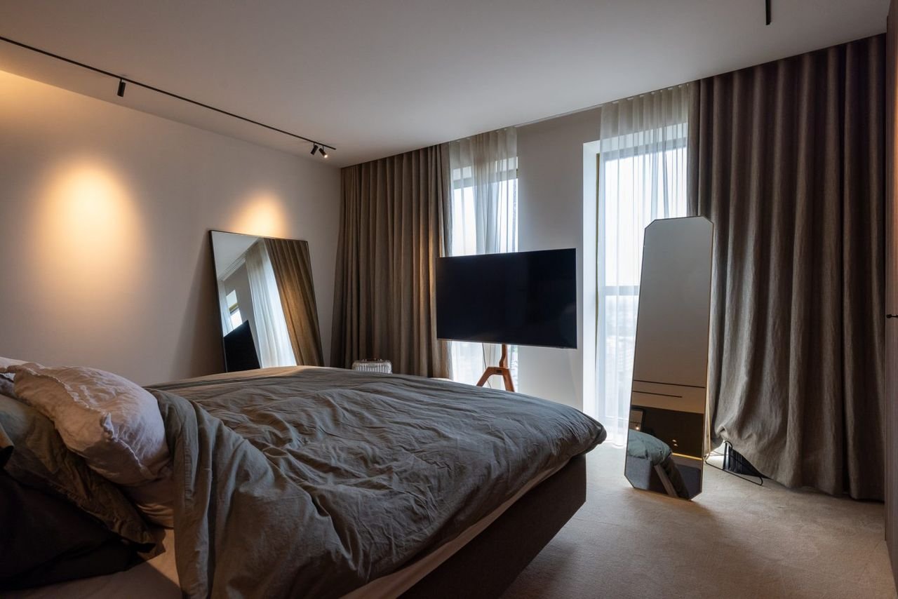 Spacious Penthouse with Maas River View (303 m²) - Image 23