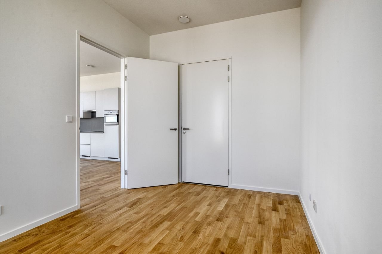 Spacious living on the 28th floor (151 m²) - Image 11
