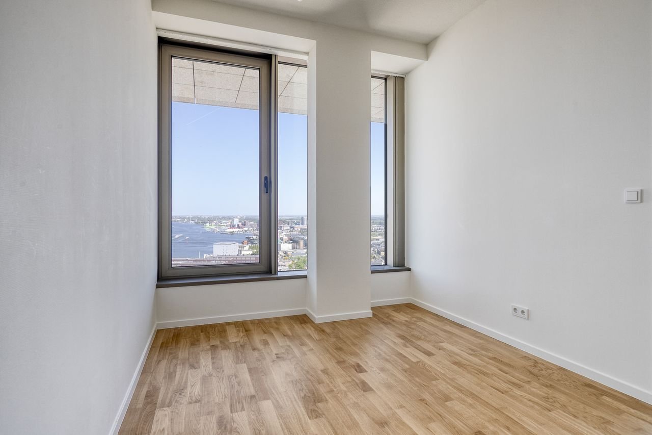 Spacious living on the 28th floor (151 m²) - Image 10