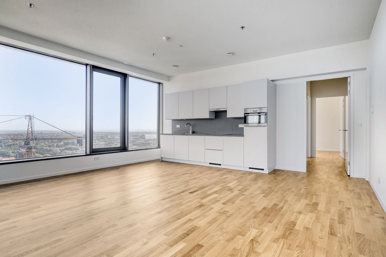Spacious living on the 28th floor (151 m²) - Image 1